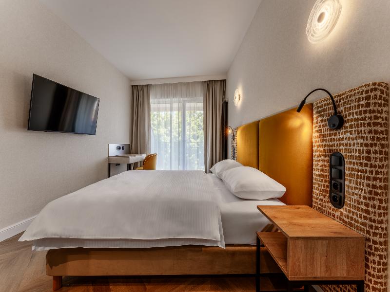Art Queen Aparthotel image