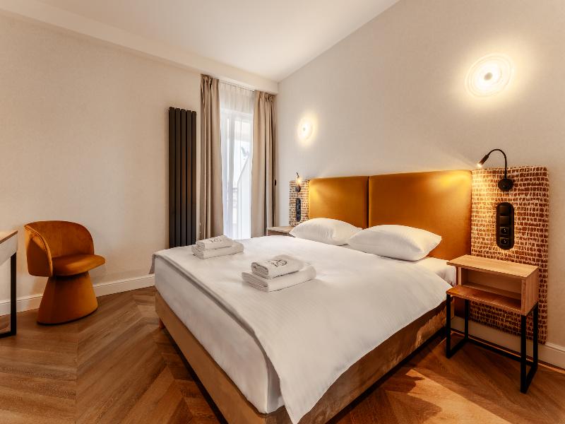 Art Queen Aparthotel image