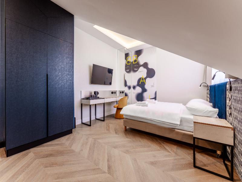 Art Queen Aparthotel image