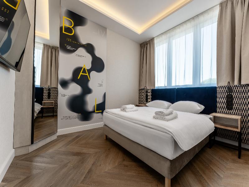 Art Queen Aparthotel image
