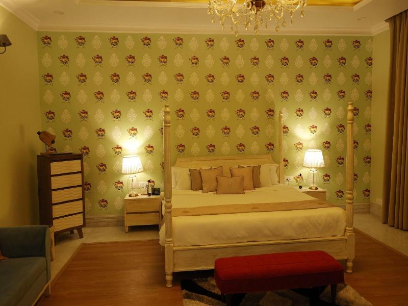 Rose Amer image