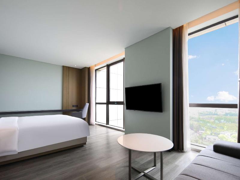 Novotel Shanghai Chuansha image