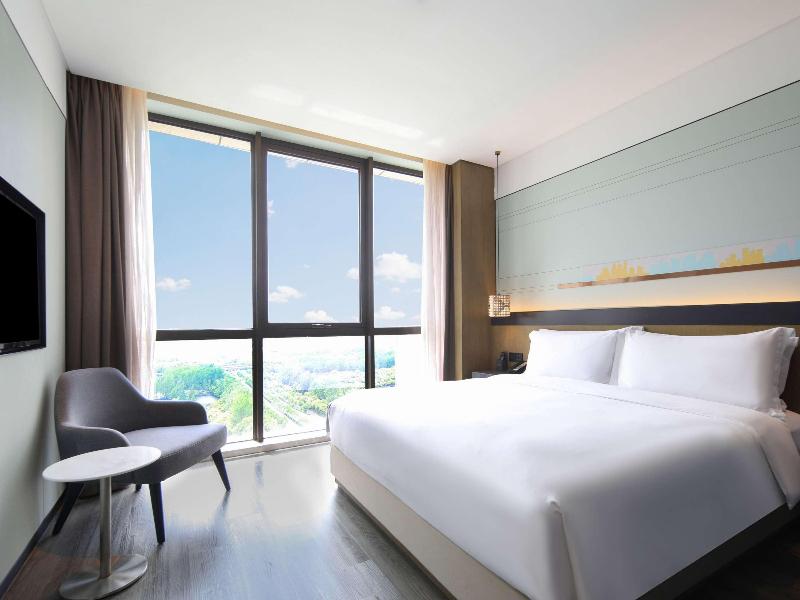 Novotel Shanghai Chuansha image