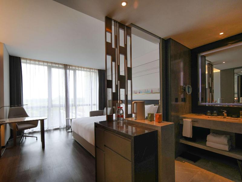 Novotel Shanghai Chuansha image