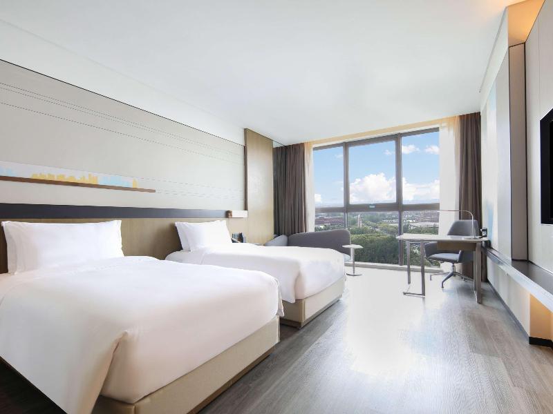 Novotel Shanghai Chuansha image