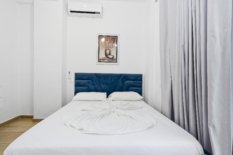 Enles Garden Beach Apartaments image
