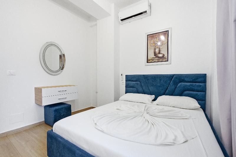 Enles Garden Beach Apartaments image