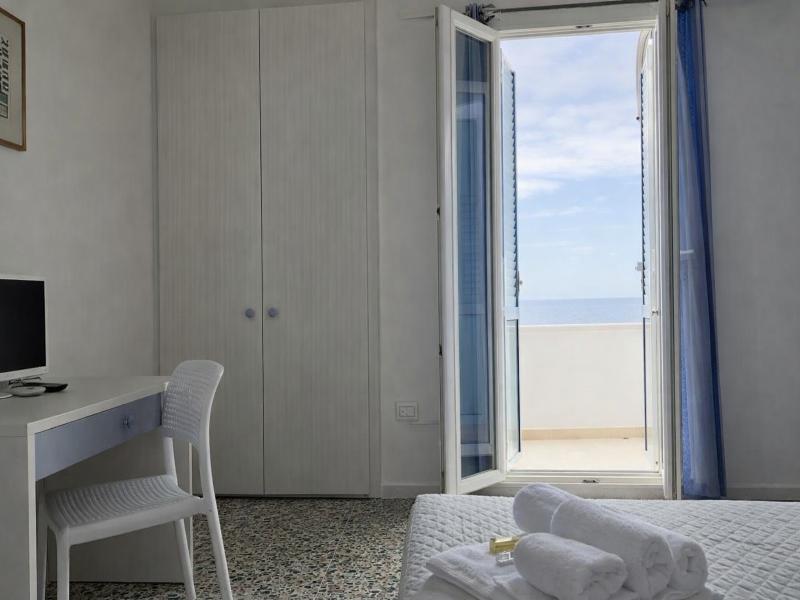 Hotiday Castelsardo Spiaggia image