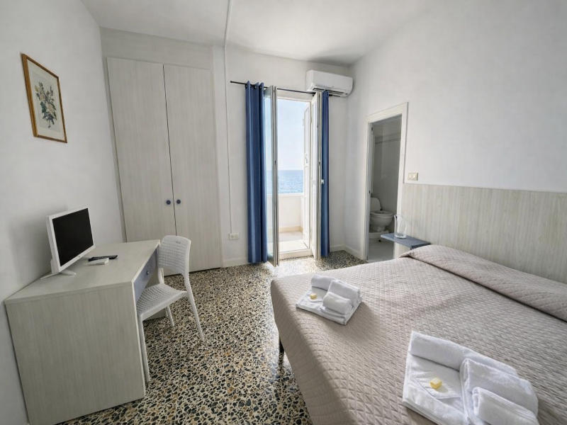 Hotiday Castelsardo Spiaggia image