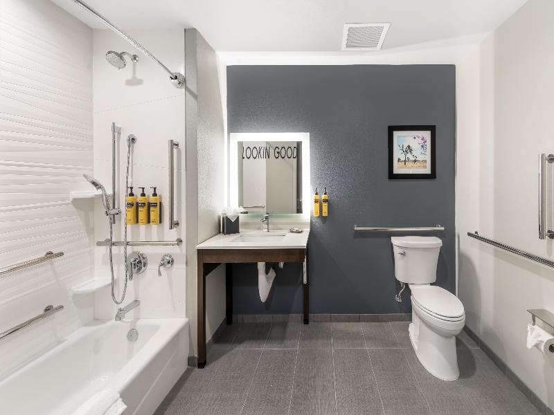 Best Western Plus Rialto image