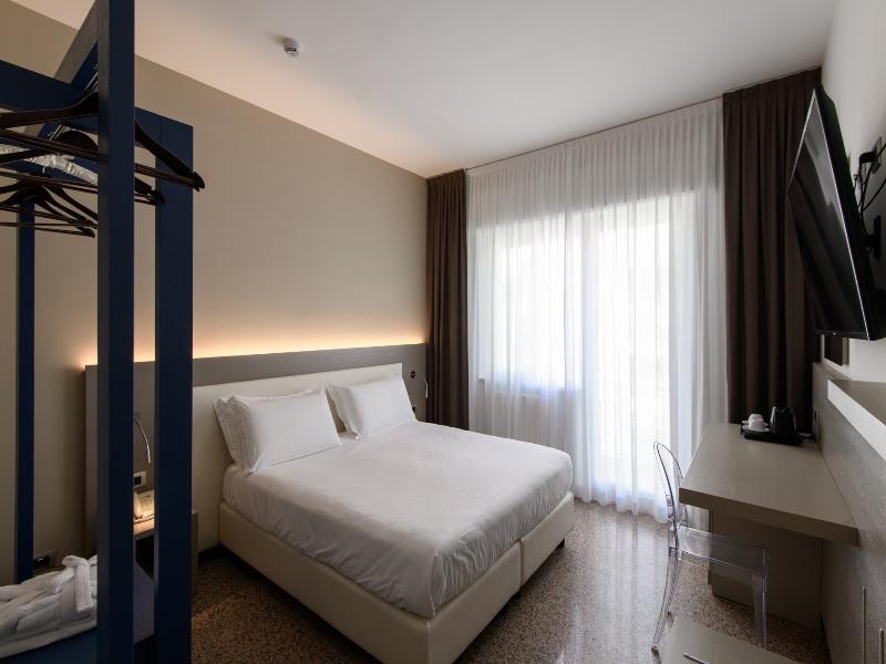 Hotiday Diano Marina image