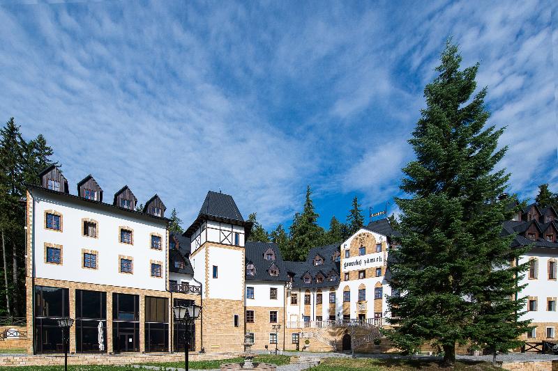 Zámek Lužec Spa And Wellness Resort image