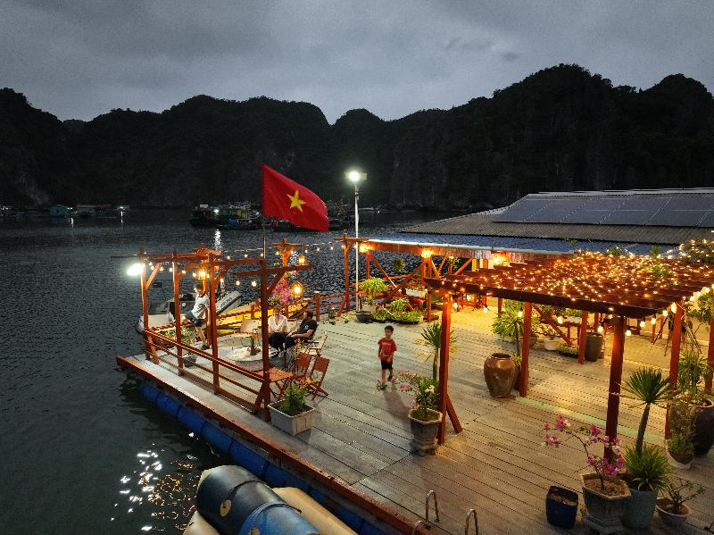 Cat Ba Fishing Village Bay House image