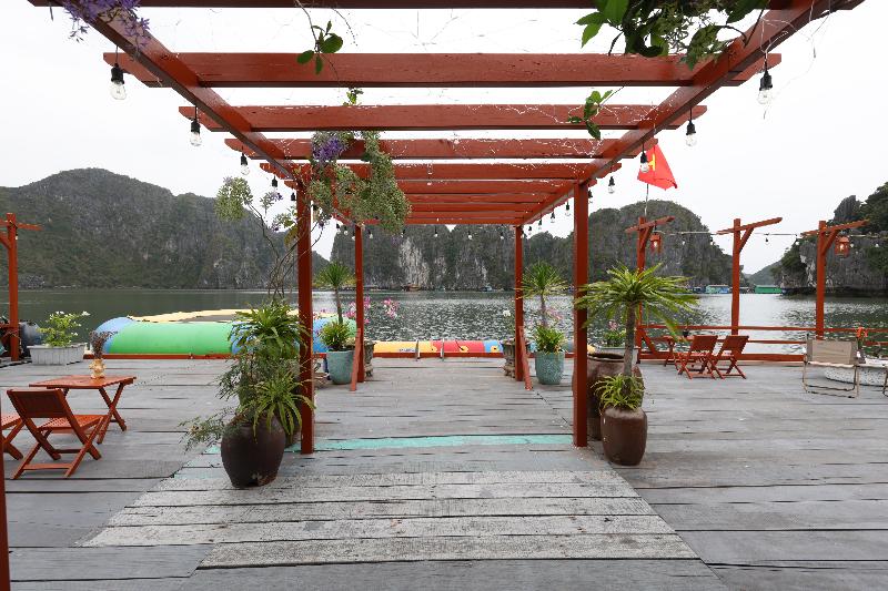 Cat Ba Fishing Village Bay House image