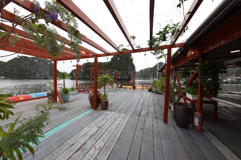 Cat Ba Fishing Village Bay House image