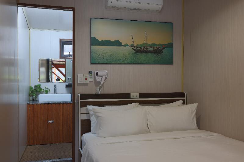 Cat Ba Fishing Village Bay House image