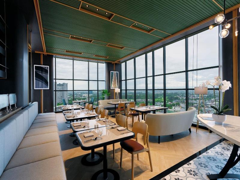 Harris Hotel & Convention Serpong image