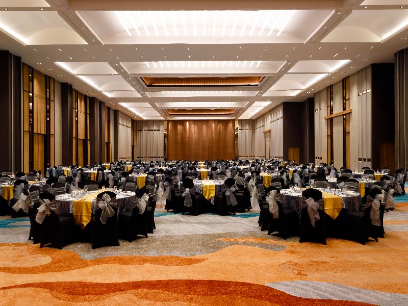 Harris Hotel & Convention Serpong image