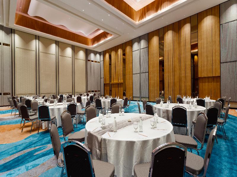 Harris Hotel & Convention Serpong image