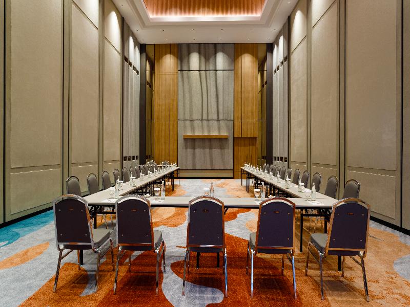 Harris Hotel & Convention Serpong image