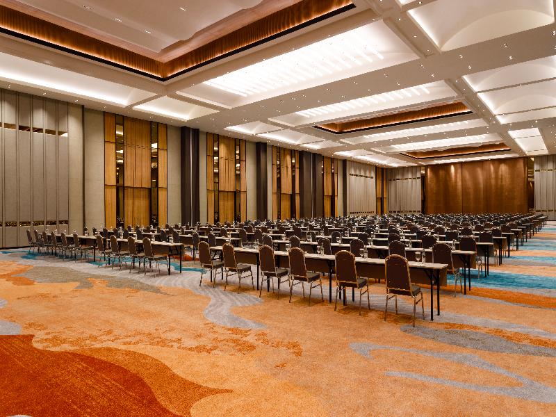 Harris Hotel & Convention Serpong image
