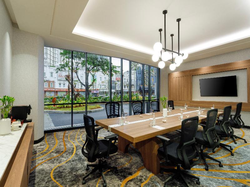Harris Hotel & Convention Serpong image