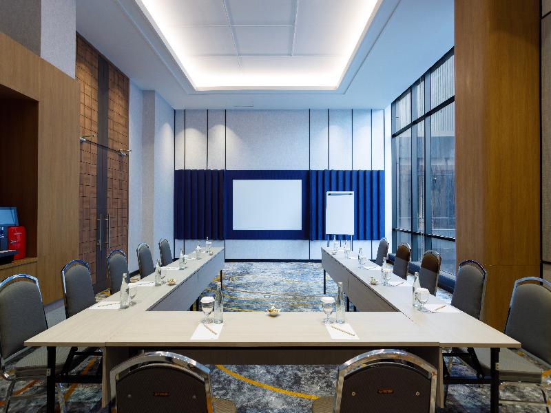 Harris Hotel & Convention Serpong image