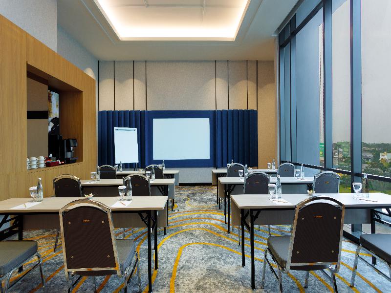 Harris Hotel & Convention Serpong image