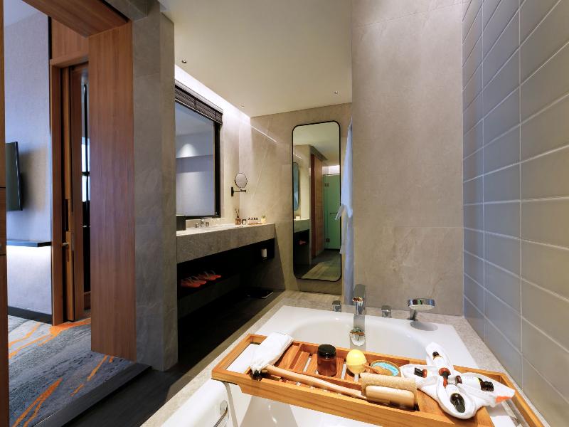 Harris Hotel & Convention Serpong image