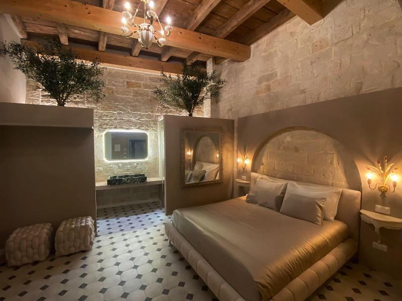 The Duchess Of Puglia image