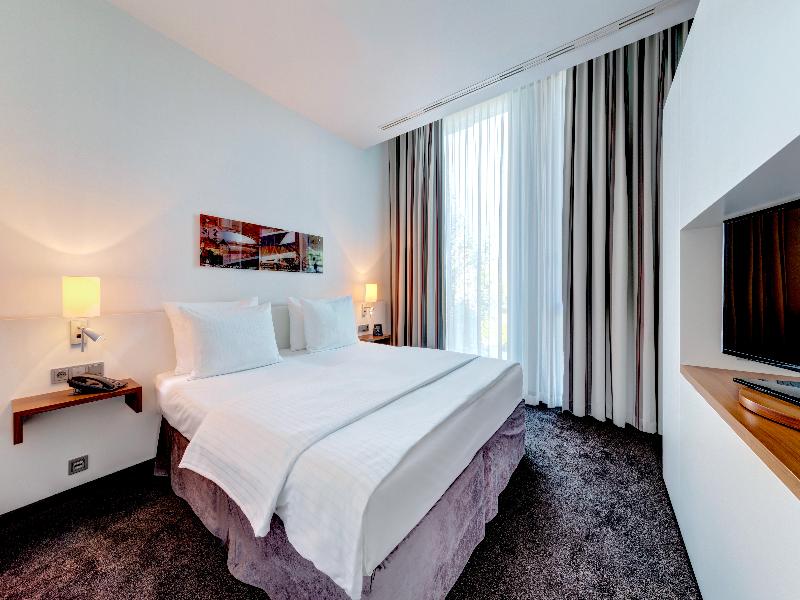 Hilton Garden Inn Stuttgart NeckarPark image
