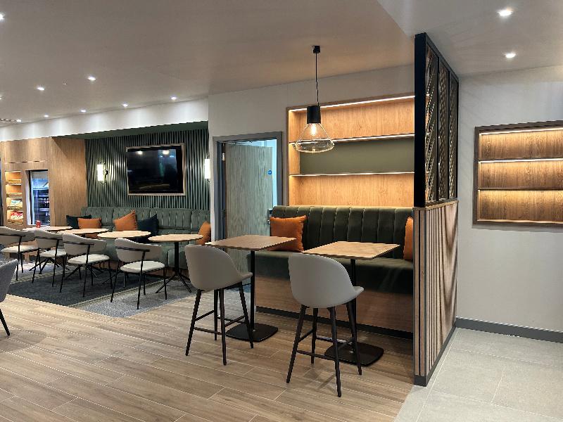 Holiday Inn London Luton North image