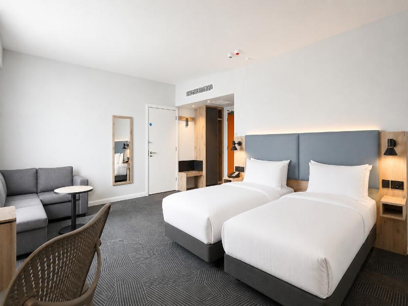 Holiday Inn London Luton North image