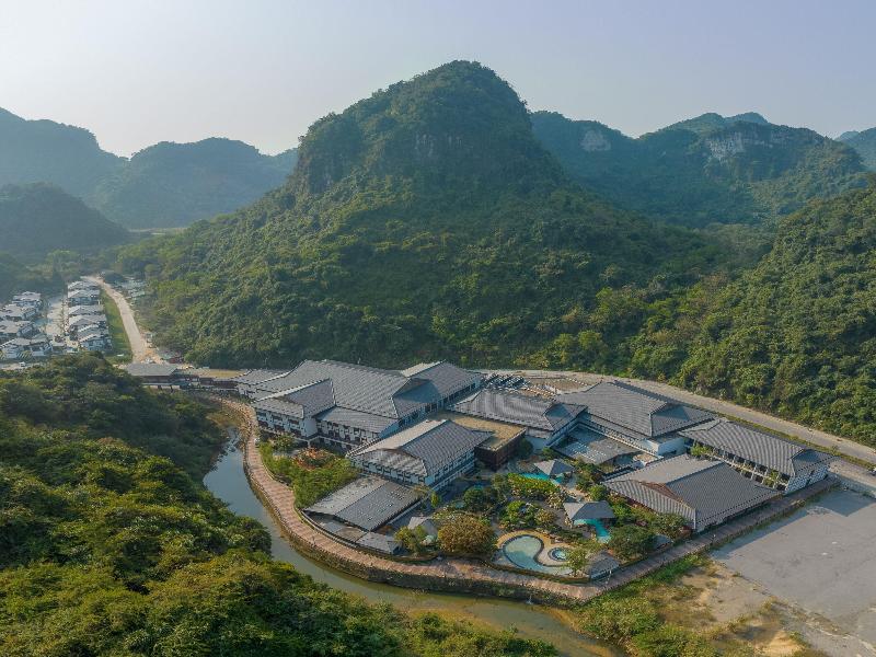 Hilton Quang Hanh Onsen Resort image