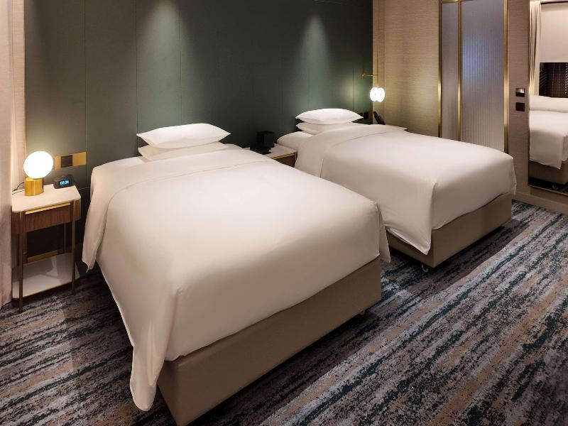 DoubleTree by Hilton Auckland Albert Street image