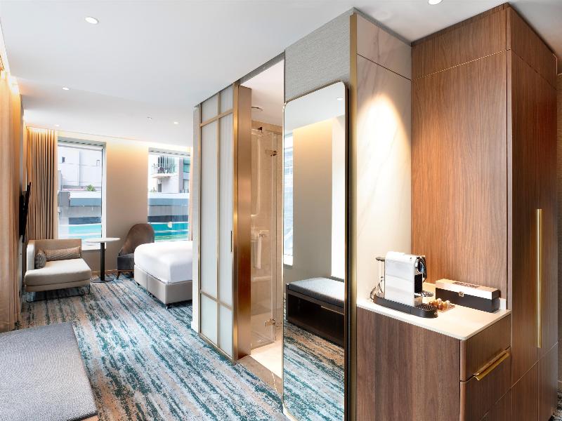 DoubleTree by Hilton Auckland Albert Street image