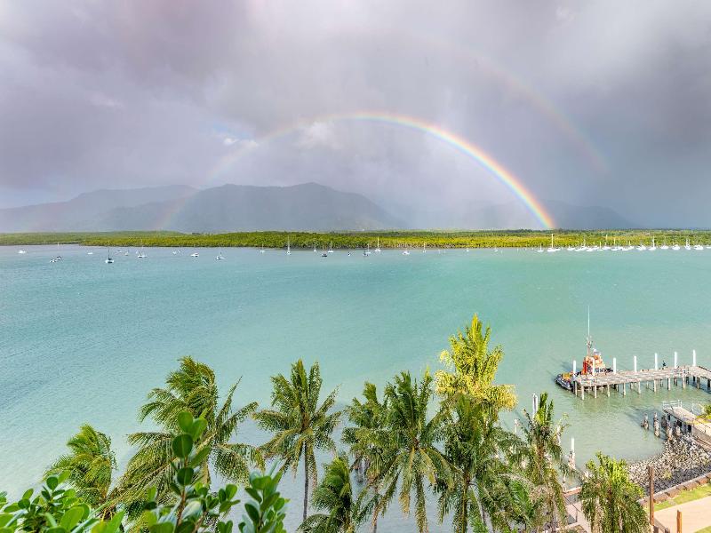 Hilton Cairns Hotel image