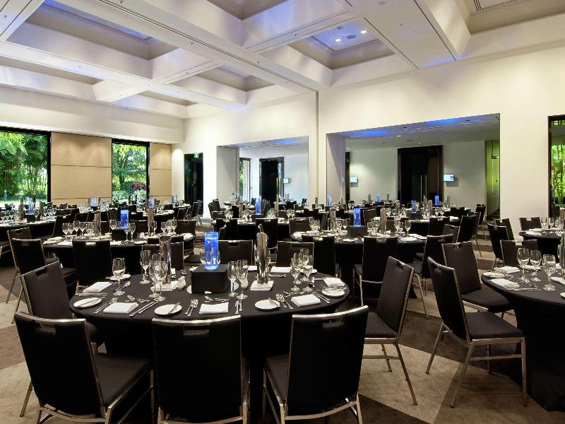 Hilton Cairns Hotel image