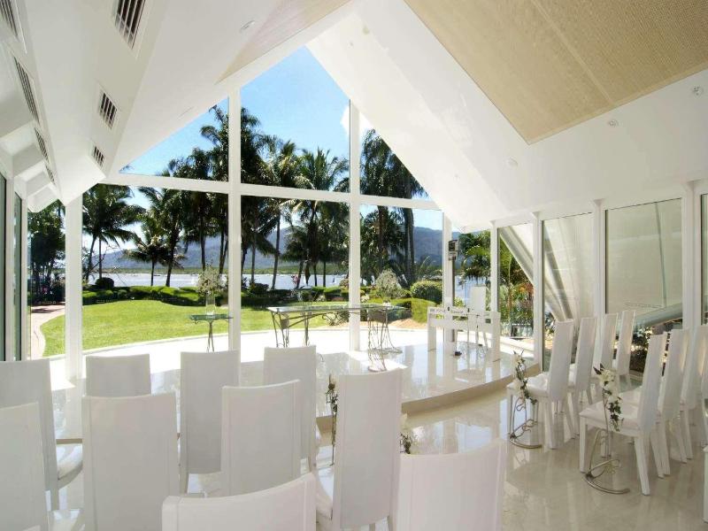 Hilton Cairns Hotel image