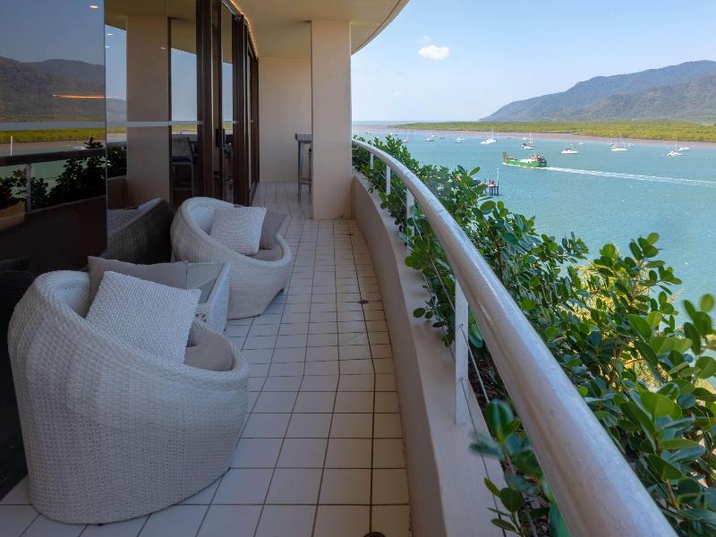 Hilton Cairns Hotel image