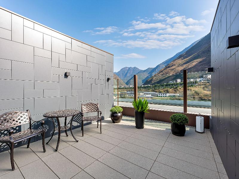 Holiday Inn Express Luding by IHG image 1