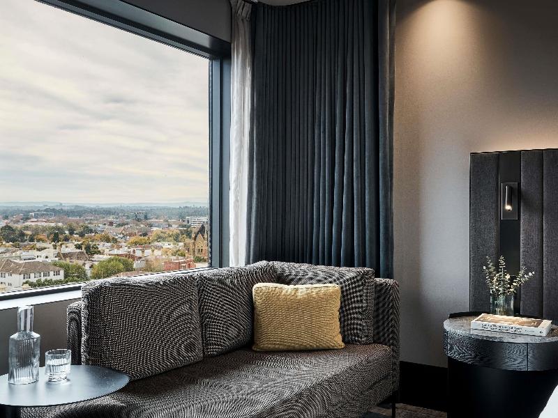 Pullman Melbourne On The Park image