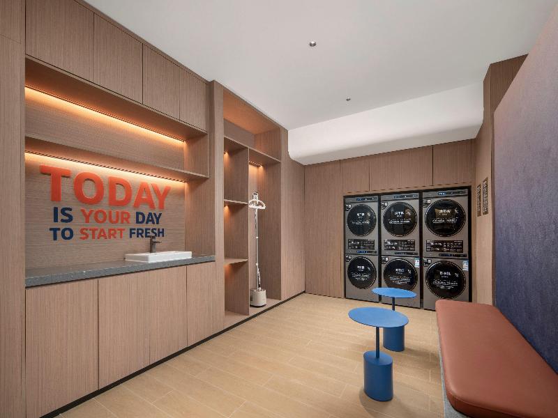 Holiday Inn Express Jinan Quancheng Square by IHG image
