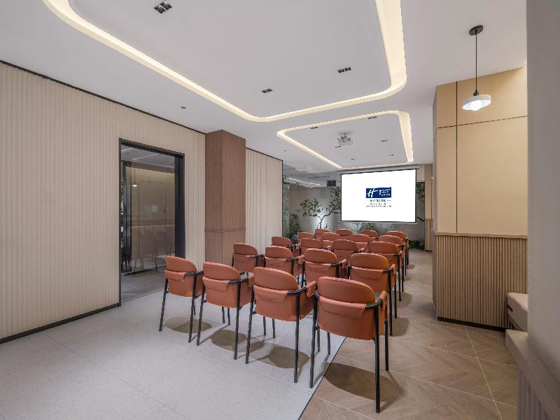 Holiday Inn Express Jinan Quancheng Square by IHG image