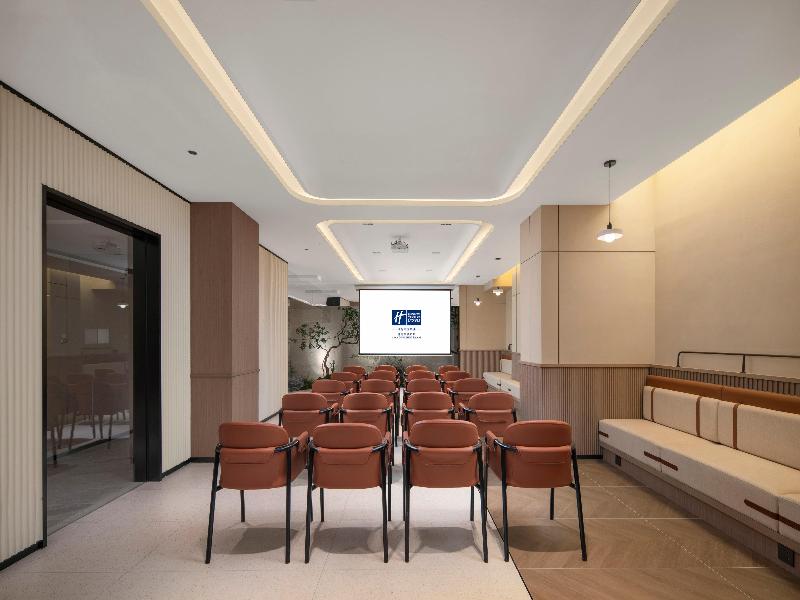 Holiday Inn Express Jinan Quancheng Square by IHG image