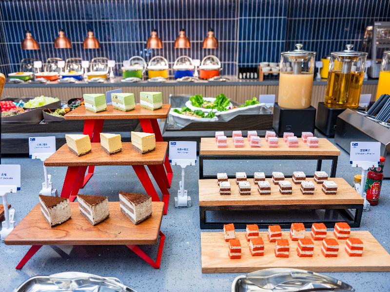 Holiday Inn Express Jinan Quancheng Square by IHG image