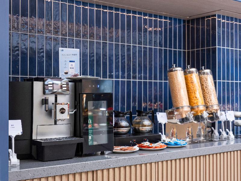 Holiday Inn Express Jinan Quancheng Square by IHG image