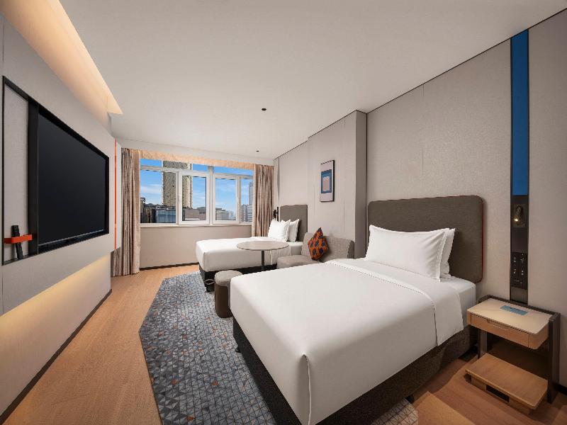 Holiday Inn Express Jinan Quancheng Square by IHG image