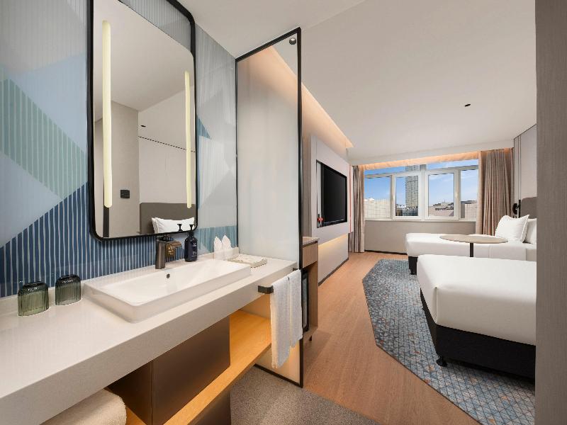 Holiday Inn Express Jinan Quancheng Square by IHG image