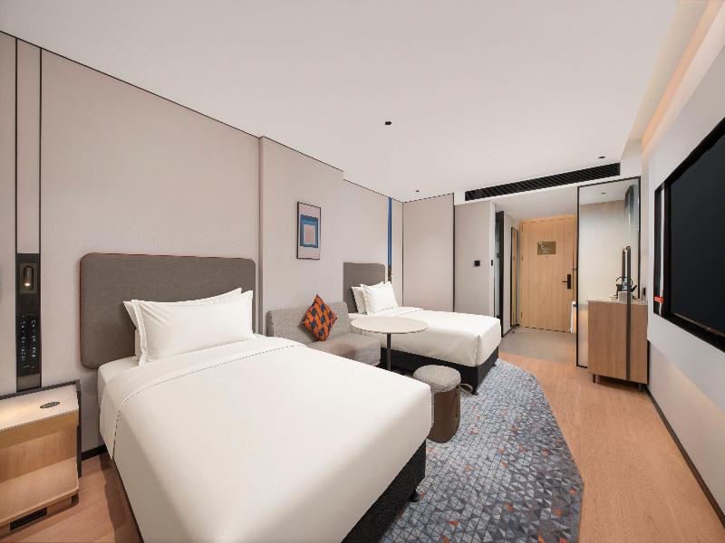 Holiday Inn Express Jinan Quancheng Square by IHG image